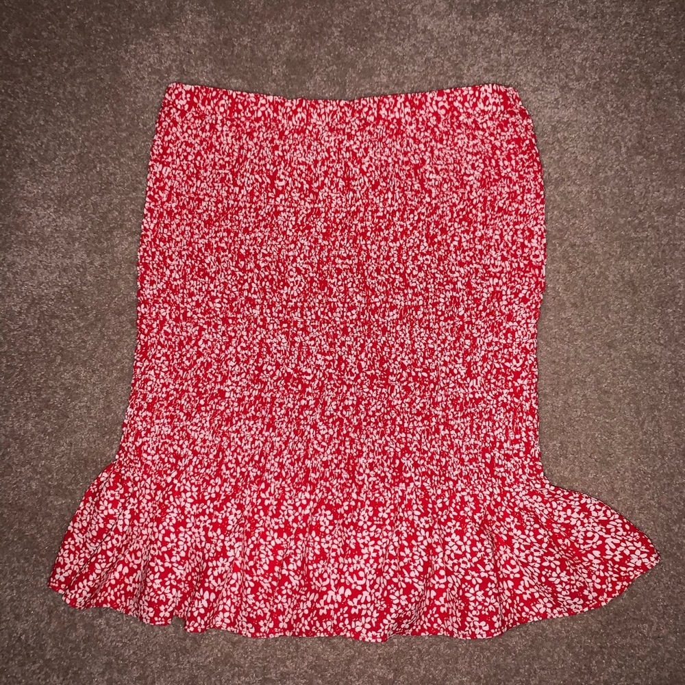 Impeccable pig red skirt!!